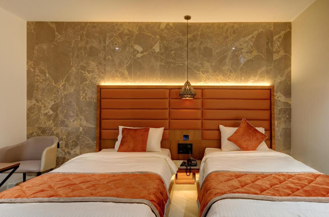 Hotel Diamond 26 スーラト エクステリア 写真
