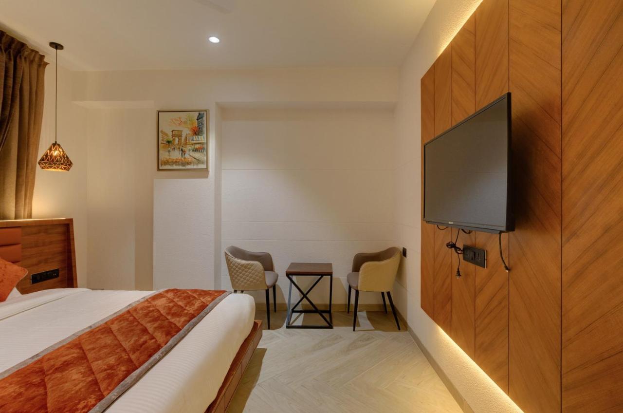 Hotel Diamond 26 スーラト エクステリア 写真