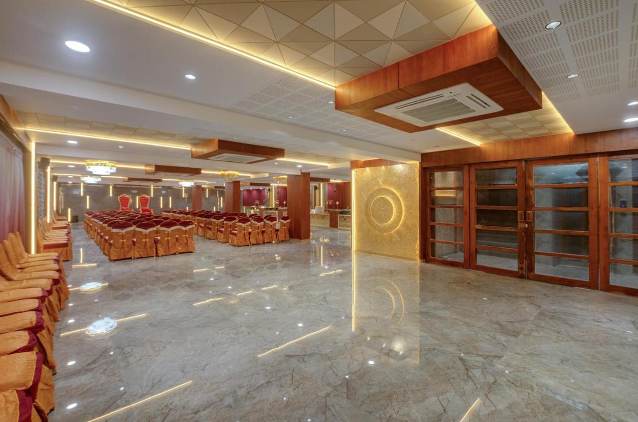 Hotel Diamond 26 スーラト エクステリア 写真