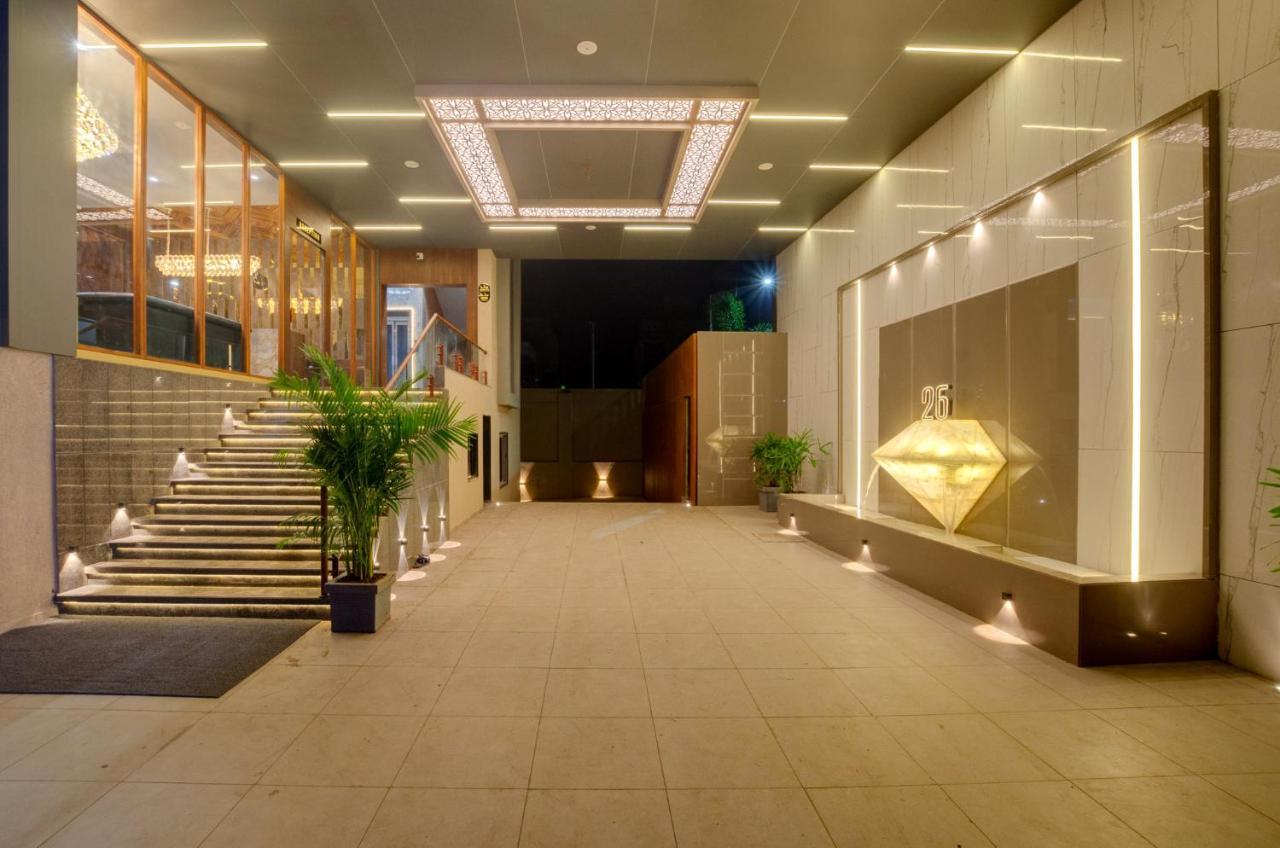 Hotel Diamond 26 スーラト エクステリア 写真